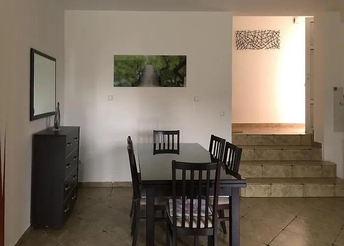 Διαμέρισμα Flora *